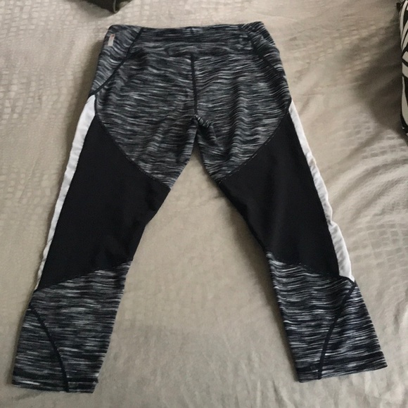 Zella Cropped Legging - Picture 2 of 3